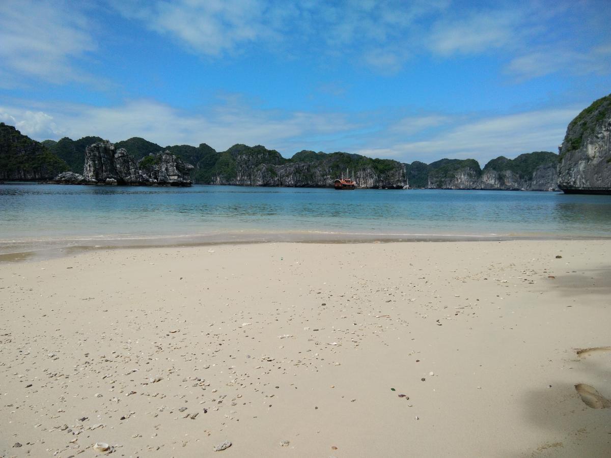 Anh Thuan Hotel 1 Cat Ba Island Exterior photo