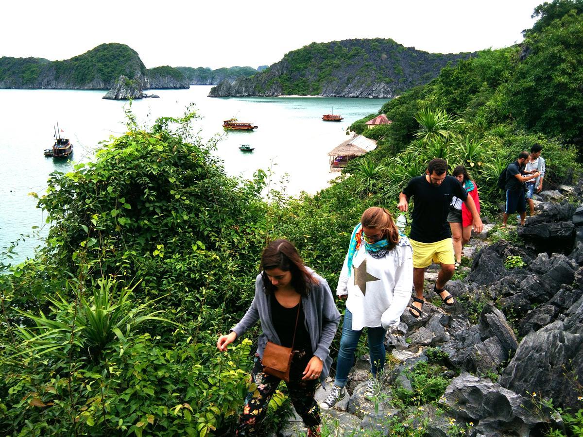 Anh Thuan Hotel 1 Cat Ba Island Exterior photo